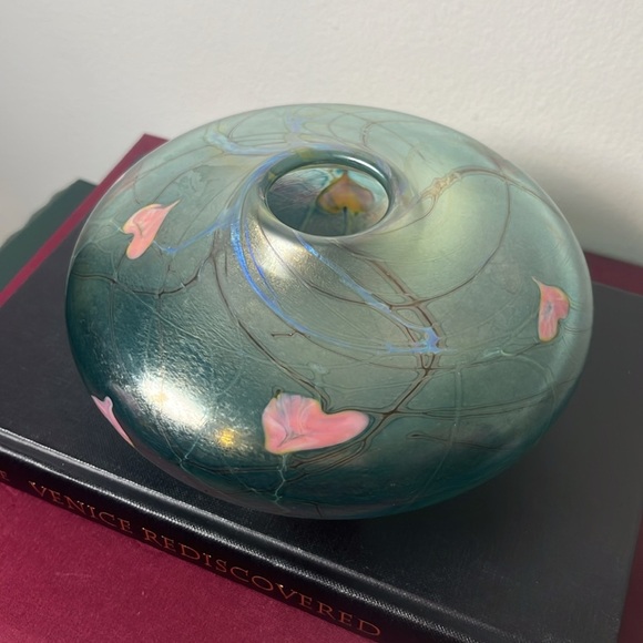 Siddy Langley Iridescent Hanging Hearts 1985 Aqua Blue & Pink Oval Glass Vase - Picture 3 of 8